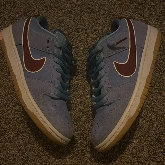 Nike sb Philadelphia dunk size u.s 7 1/2 Slightly worn original box and laces.